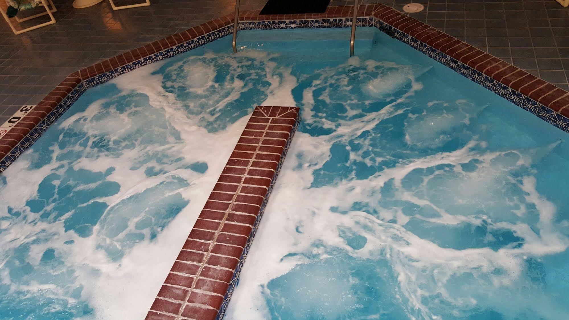 Best Western Plus Wausau Tower Inn Bagian luar foto