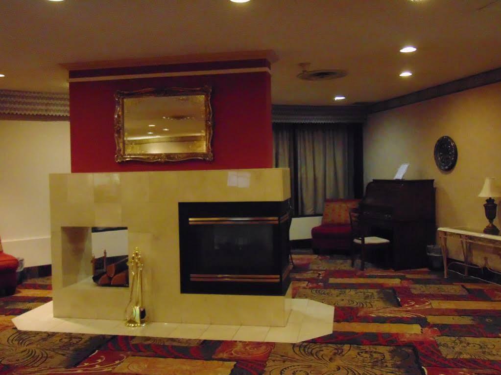 Best Western Plus Wausau Tower Inn Bagian luar foto