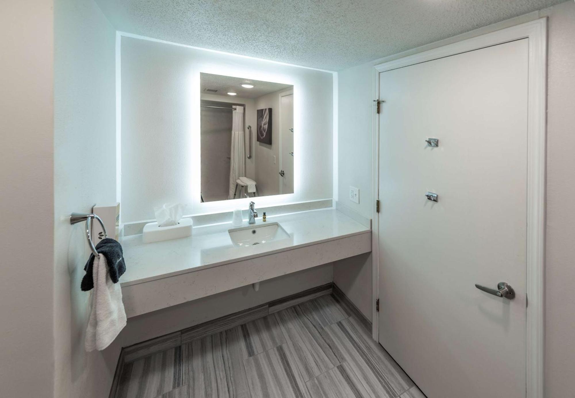 Best Western Plus Wausau Tower Inn Bagian luar foto