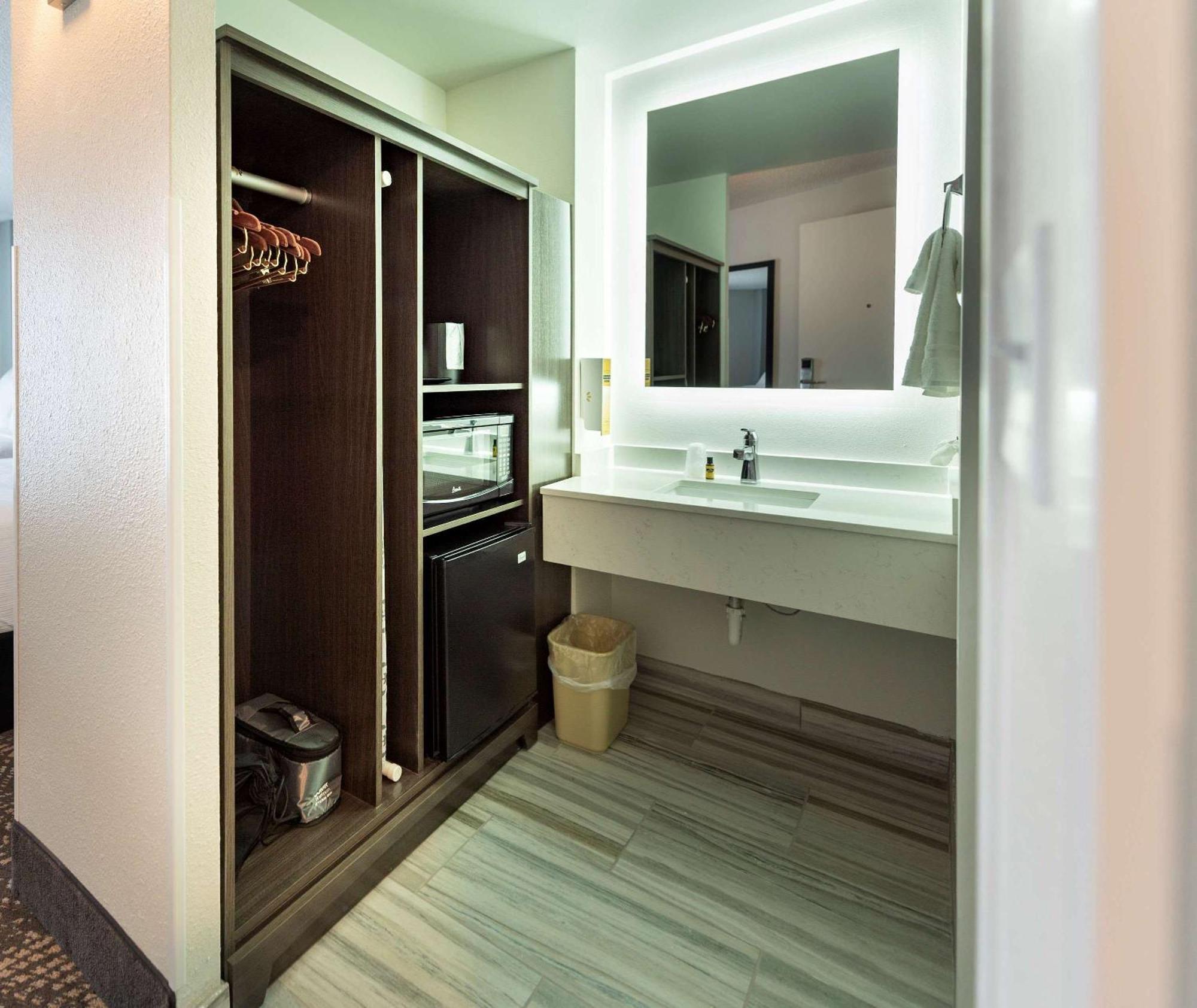 Best Western Plus Wausau Tower Inn Bagian luar foto