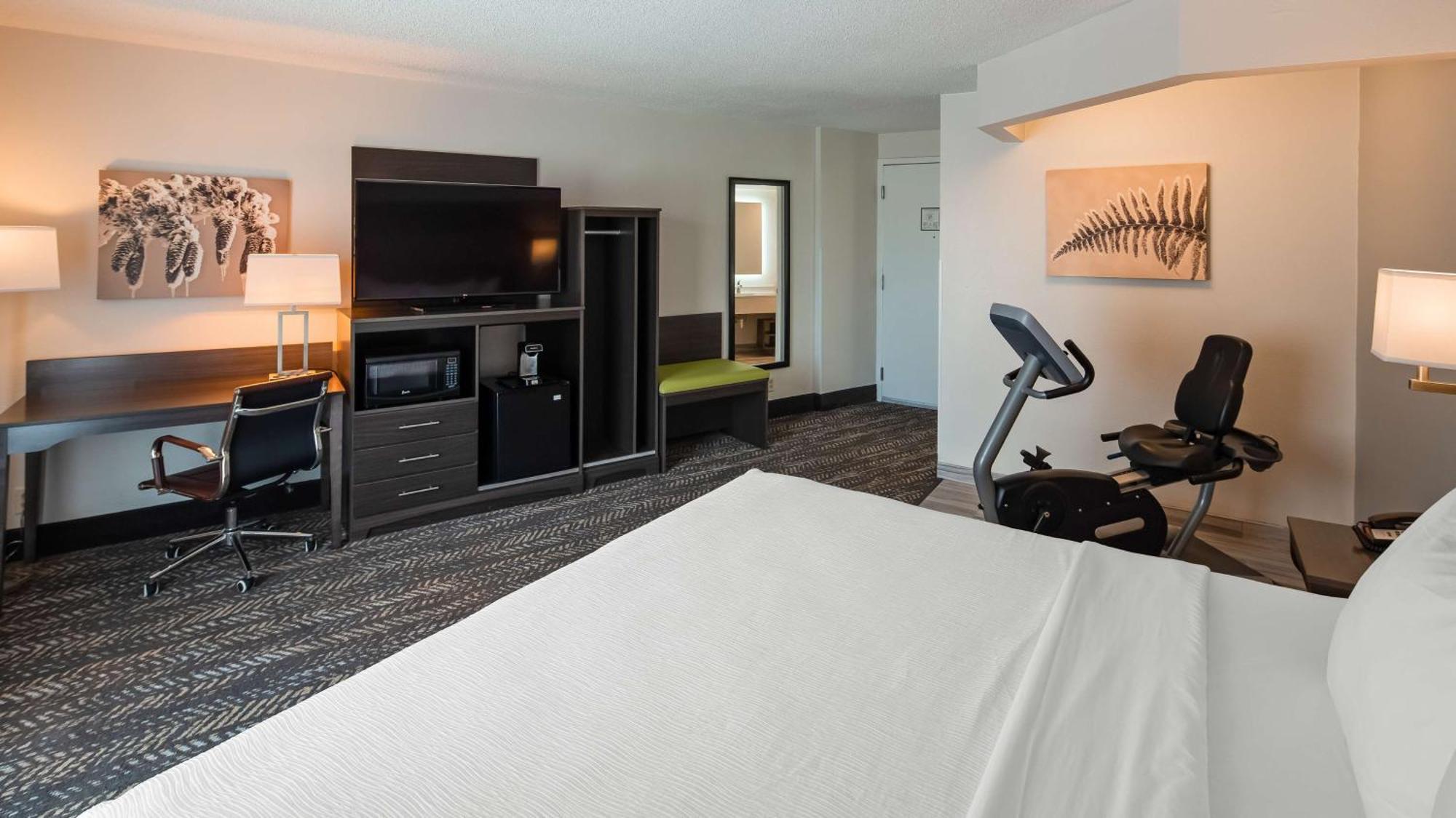 Best Western Plus Wausau Tower Inn Bagian luar foto