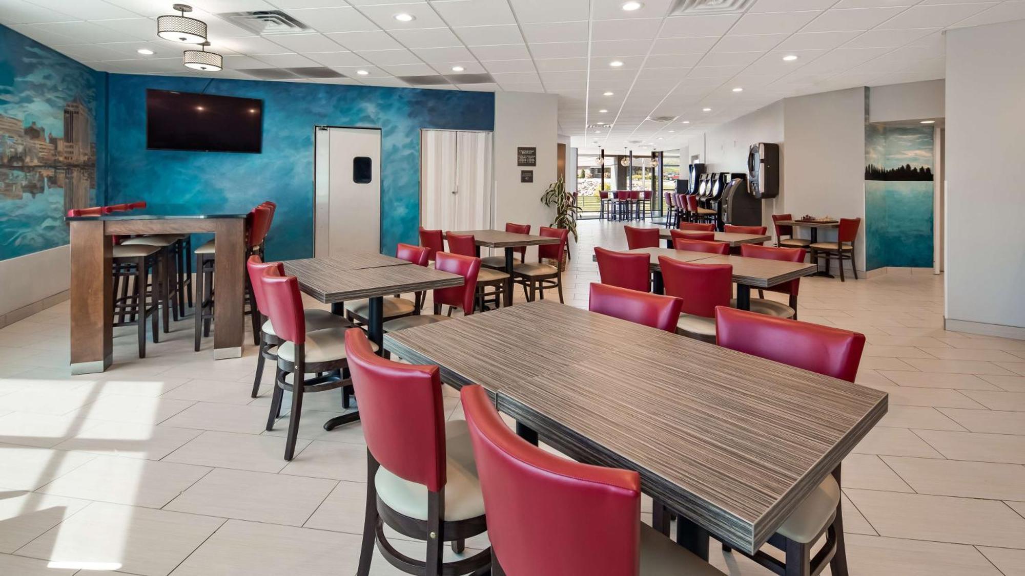 Best Western Plus Wausau Tower Inn Bagian luar foto