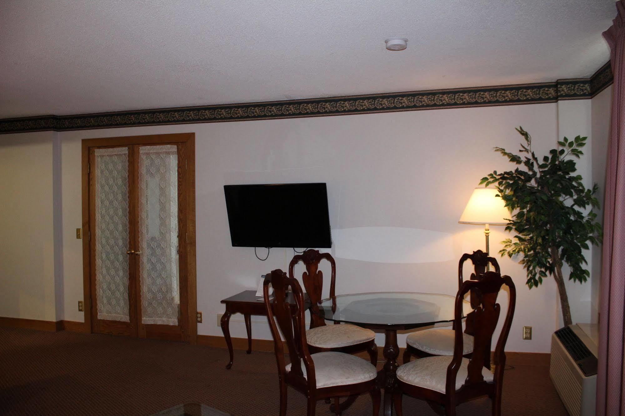 Best Western Plus Wausau Tower Inn Bagian luar foto
